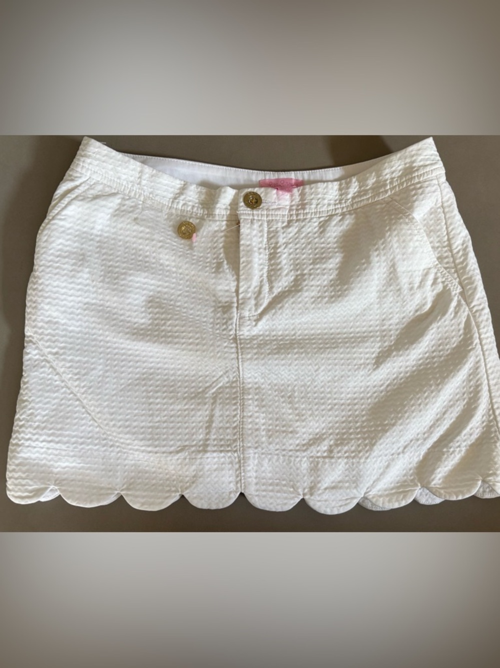 Lilly Pulitzer White Scalloped Skort with Pink Brand Tag and extra button! 6